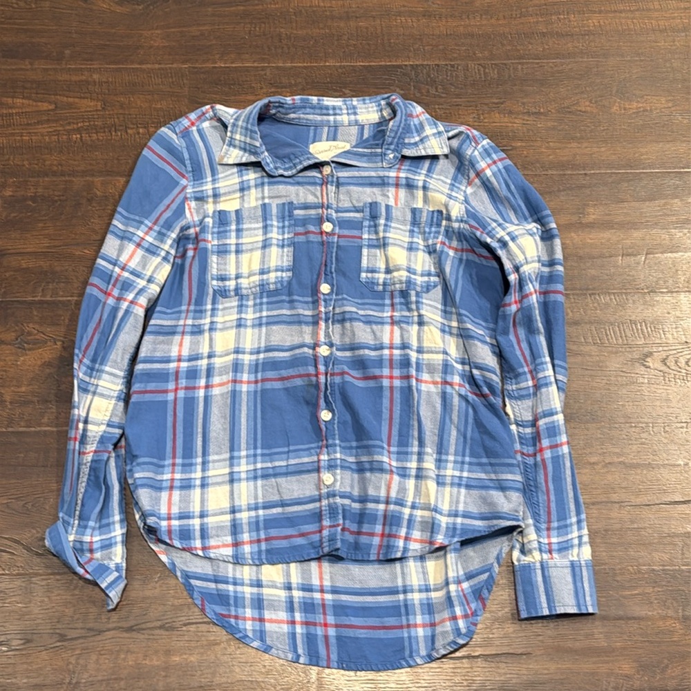 Universal Threads long sleeve plaid button down shirt
Size XS